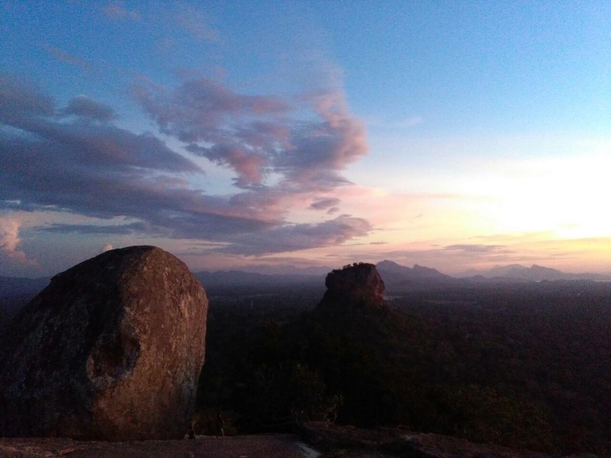 Thilina Homestay Sigiriya Bagian luar foto